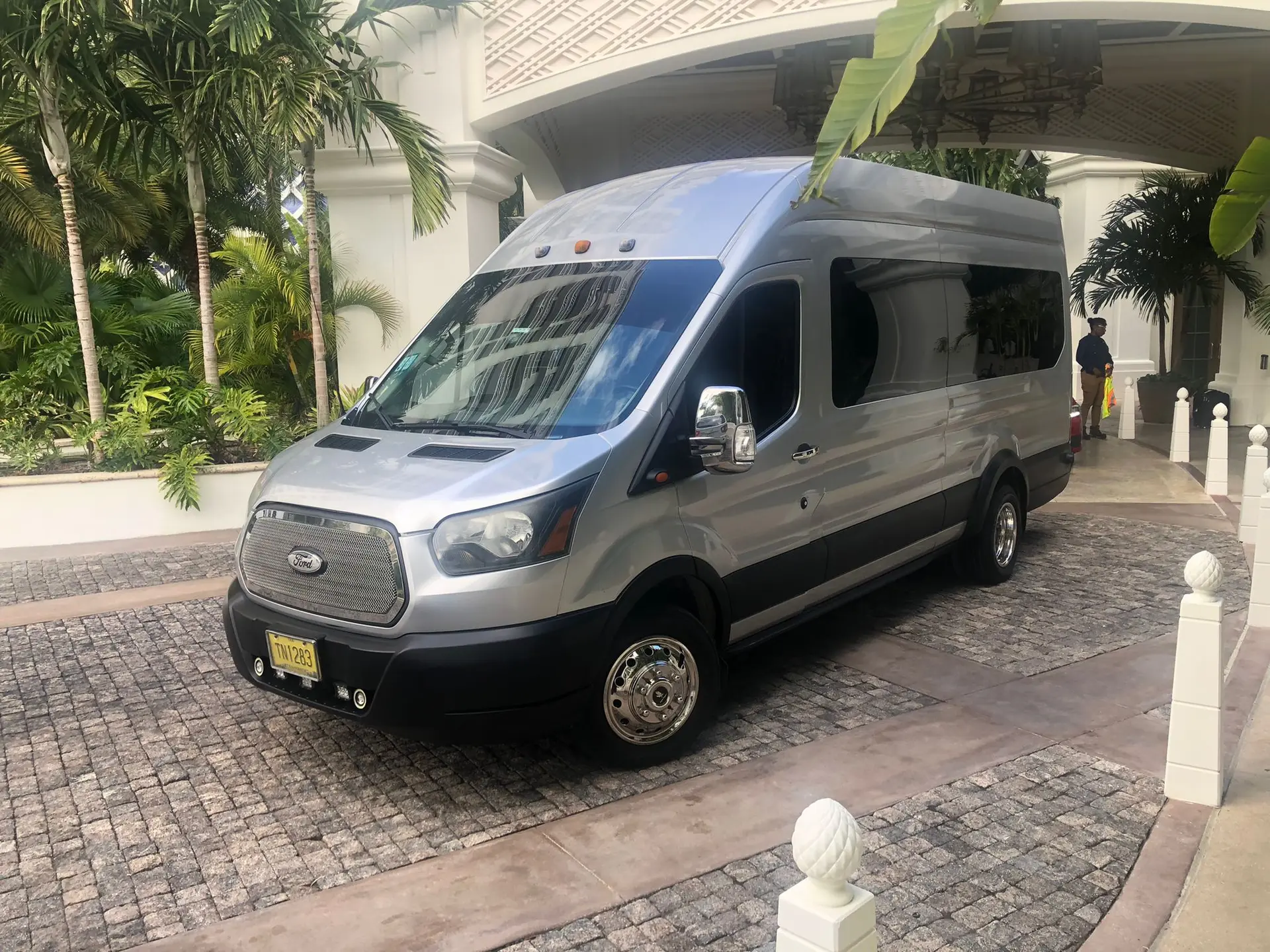Looking for the Best Airport Transfer Nassau Bahamas?